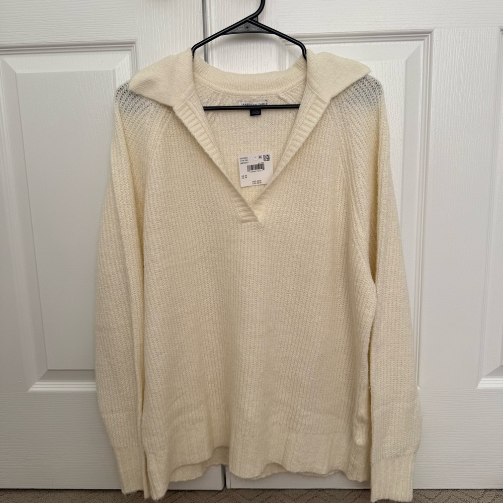 American Eagle Outfitters V-Neck Cream Sweater